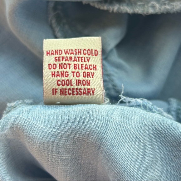 Reba Asymmetric Hem Chambray Wrap Blouse Sz M 100% Tencel - Picture 12 of 14